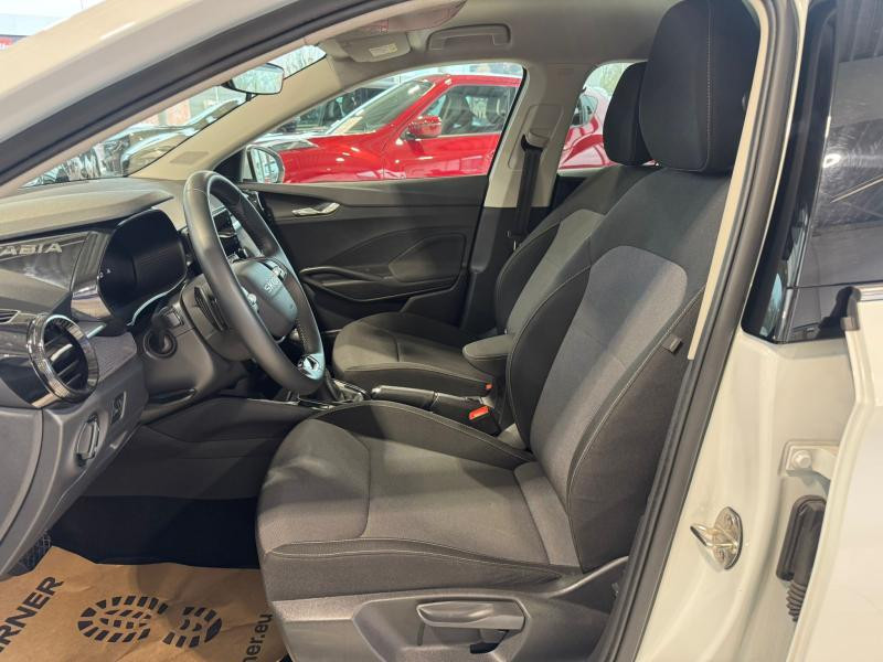 Used SKODA Fabia Selection DSG 7 1.0 ESS 2025 WHITE € 19990 in Wavre