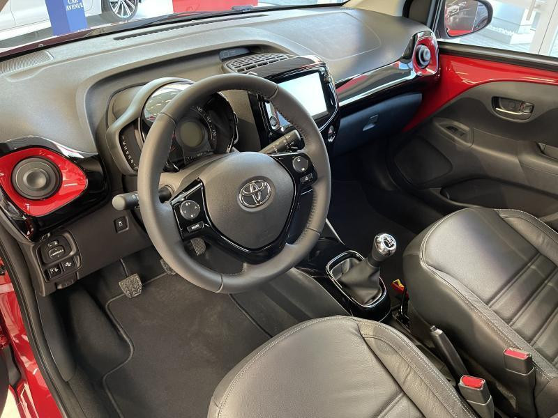 Used TOYOTA Aygo II X 2022 BURGUNDY € 12790 in Wavre