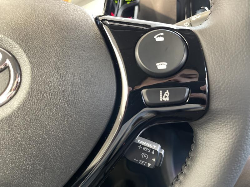 Used TOYOTA Aygo II X 2022 BURGUNDY € 12790 in Wavre