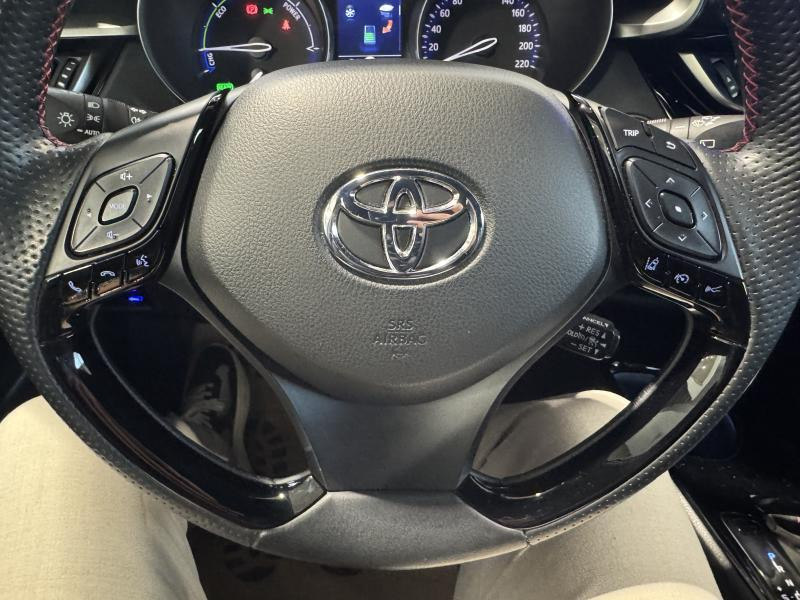 Used TOYOTA C-HR GR Sport 2.0 HSD 112kW 2022 BLUE € 21490 in Wavre