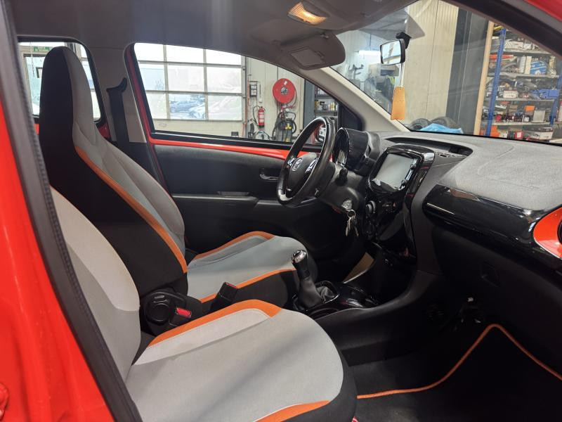 Used TOYOTA Aygo X-CITE 1.0 VVT-i 51kW 2015 ORANGE € 6900 in Wavre