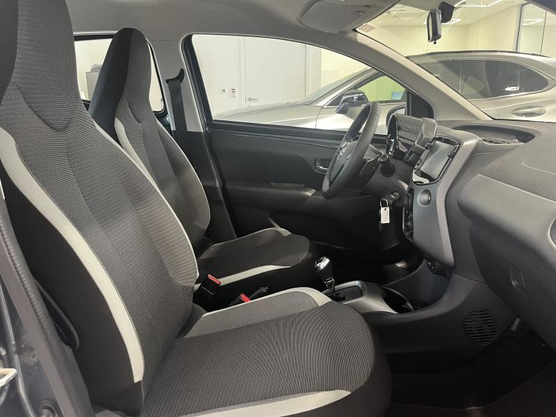 Occasion TOYOTA Aygo A/T x-play2 1.0 VVT-i 53kW 2021 GREY 10990 € à Wavre