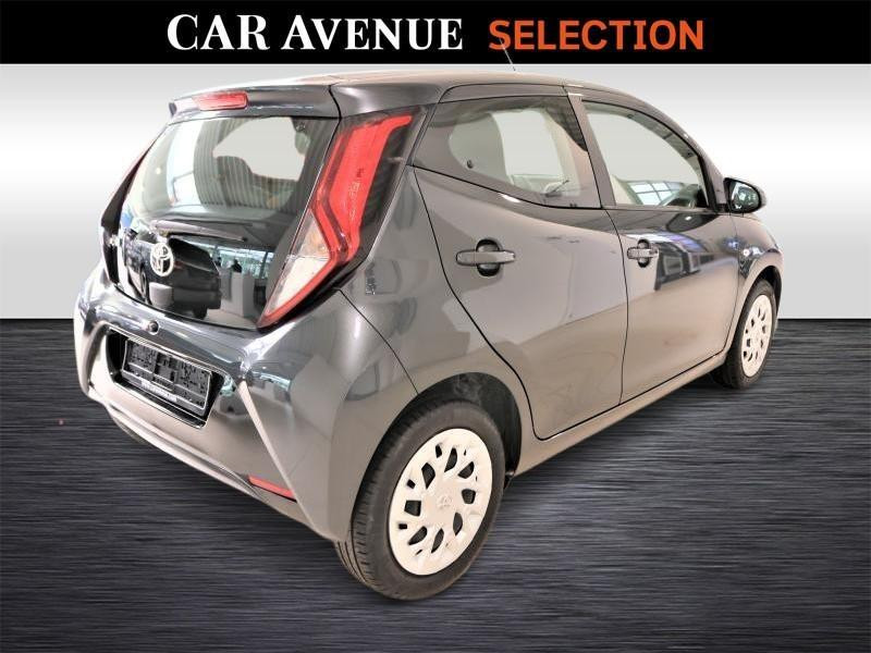 Occasion TOYOTA Aygo A/T x-play2 1.0 VVT-i 53kW 2021 GREY 10990 € à Wavre