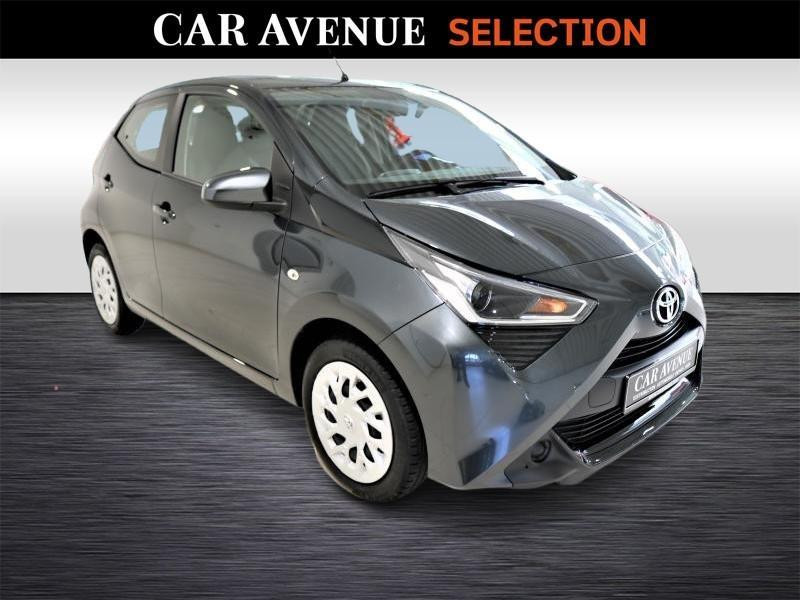 Occasion TOYOTA Aygo A/T x-play2 1.0 VVT-i 53kW 2021 GREY 10990 € à Wavre