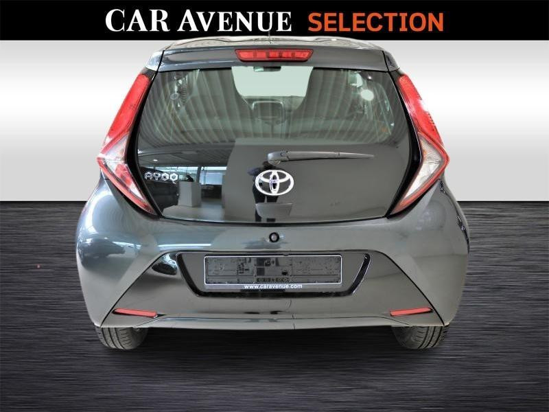 Occasion TOYOTA Aygo A/T x-play2 1.0 VVT-i 53kW 2021 GREY 10990 € à Wavre