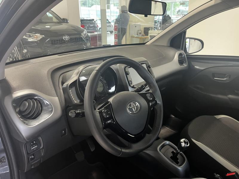Occasion TOYOTA Aygo A/T x-play2 1.0 VVT-i 53kW 2021 GREY 10990 € à Wavre