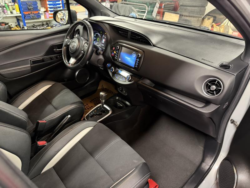 Used TOYOTA Yaris GR-SPORT 1.5 HYBRID 2019 GREY € 14990 in Wavre