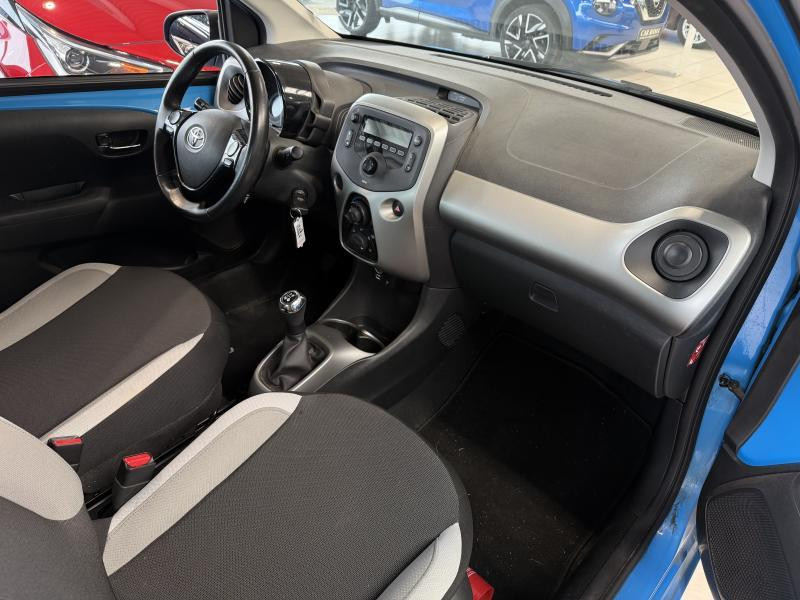 Occasion TOYOTA Aygo X-Play 1.0 VVT-i 51 kW 2018 BLUE 7490 € à Wavre