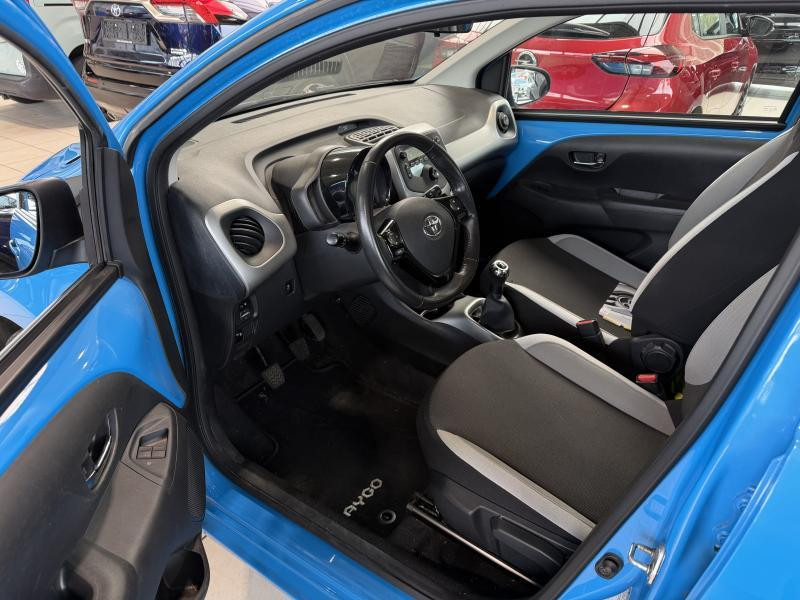 Occasion TOYOTA Aygo X-Play 1.0 VVT-i 51 kW 2018 BLUE 7490 € à Wavre