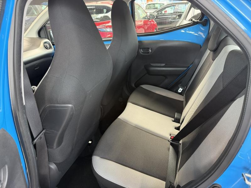 Occasion TOYOTA Aygo X-Play 1.0 VVT-i 51 kW 2018 BLUE 7490 € à Wavre