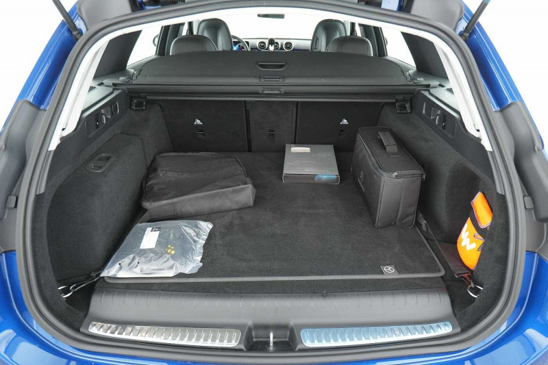 Used MERCEDES-BENZ Classe C C 300 e Break Avantgarde 2022 Noir € 37890 in Namur