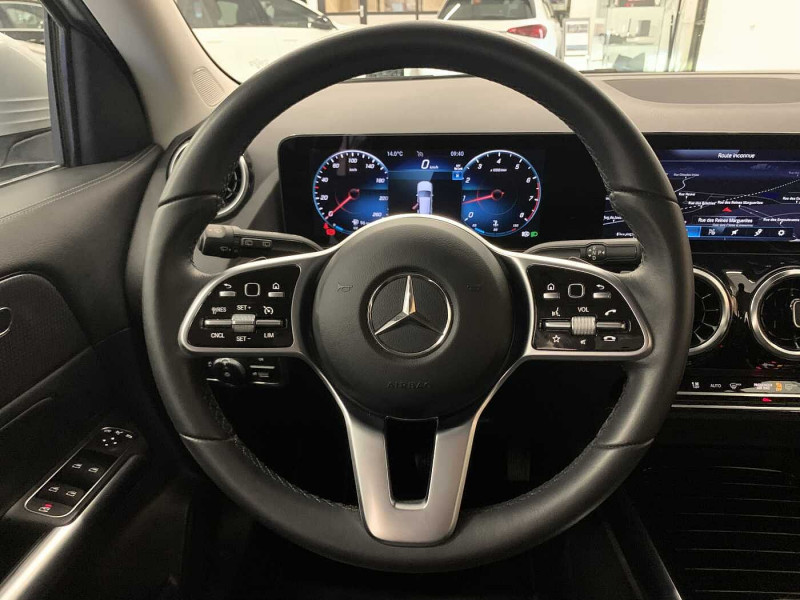 Used MERCEDES-BENZ GLA GLA 180 Progressive 2023 Argent € 33890 in Namur