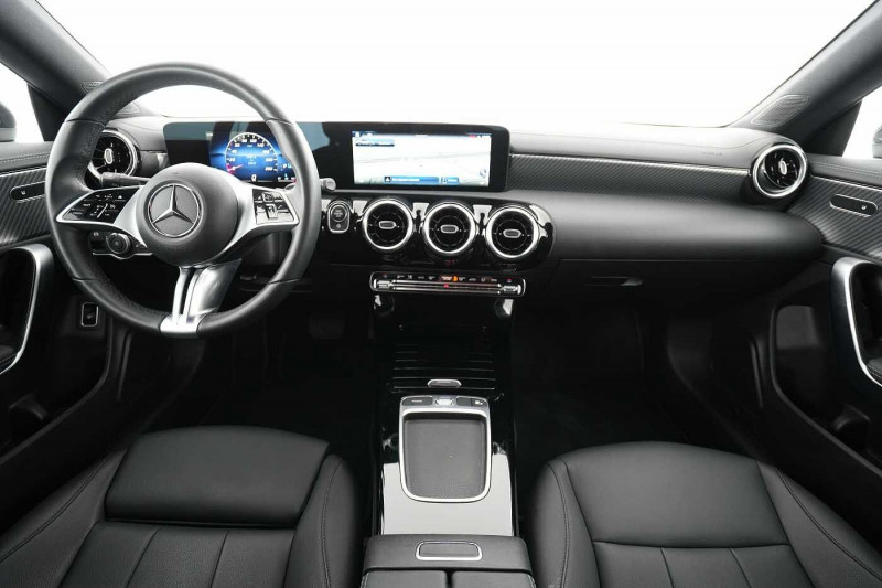 Used MERCEDES-BENZ CLA CLA 180 d Coupé Progressive 2023 Noir € 30890 in Namur