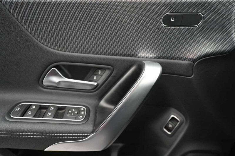 Used MERCEDES-BENZ CLA CLA 180 d Coupé Progressive 2023 Noir € 30890 in Namur