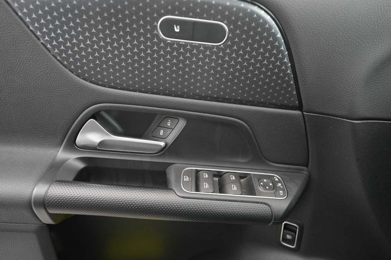Occasion MERCEDES-BENZ Classe B B 180 d 2023 Gris 27890 € à Namur