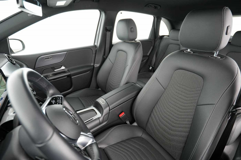 Occasion MERCEDES-BENZ Classe B B 180 d 2023 Gris 27890 € à Namur