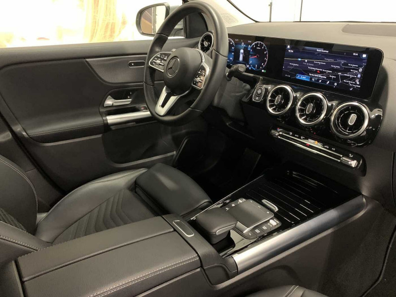 Used MERCEDES-BENZ GLA GLA 180 Progressive 2023 Argent € 33890 in Namur