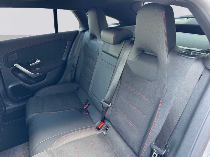 Occasion MERCEDES-BENZ CLA CLA 200 d Shooting Brake AMG Line 2024 Argent 38390 € à Namur