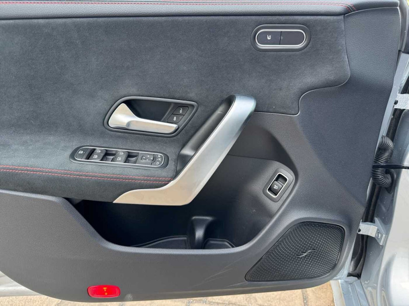 Occasion MERCEDES-BENZ CLA CLA 200 d Shooting Brake AMG Line 2024 Argent 38390 € à Namur