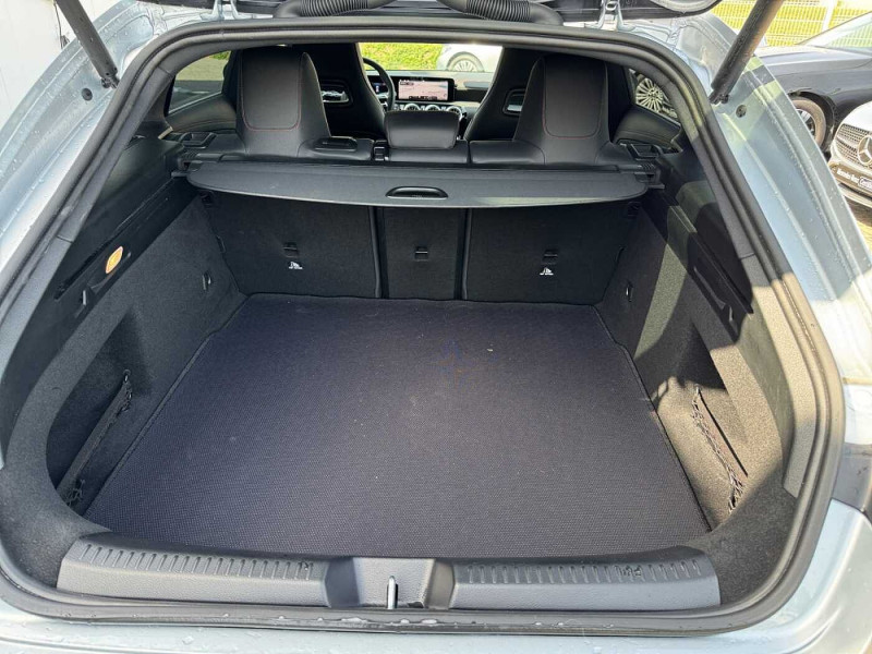 Occasion MERCEDES-BENZ CLA CLA 200 d Shooting Brake AMG Line 2024 Argent 38390 € à Namur