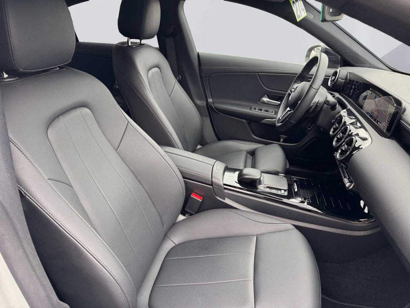 Used MERCEDES-BENZ CLA CLA 180 Coupé Progressive 2023 Argent € 31890 in Namur