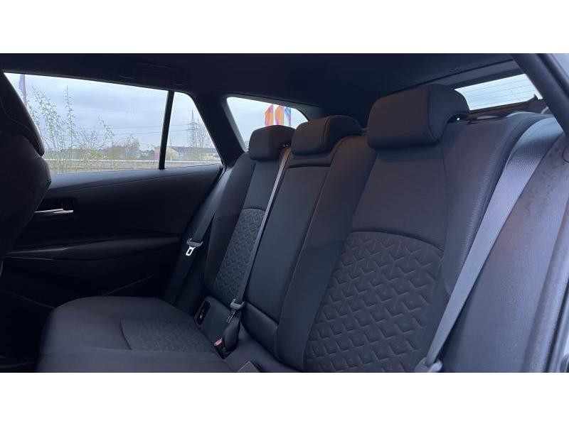 Used TOYOTA Corolla 1.8 hybrid Dynamic HB+navi+parking sensor 2022 WHITE € 24990 in Bertrange