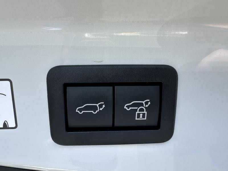 Used TOYOTA C-HR 2 2.0L HEV DYNAMIC PLUS + TECHNO 2024 WHITE € 37535 in Bertrange