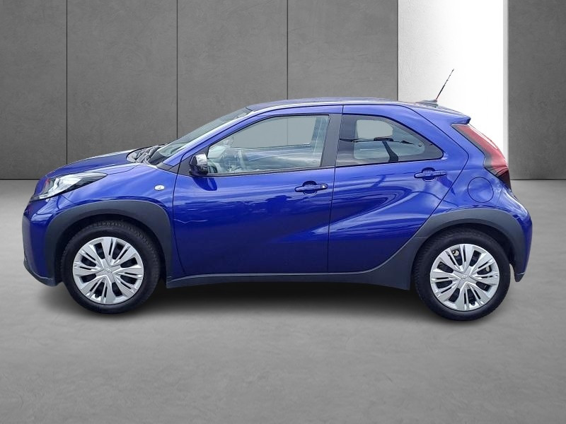 Used TOYOTA Aygo X 1.0L X play 2023 BLUE € 14900 in Bertrange