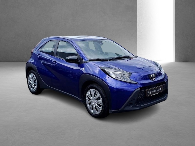 Used TOYOTA Aygo X 1.0L X play 2023 BLUE € 14900 in Bertrange