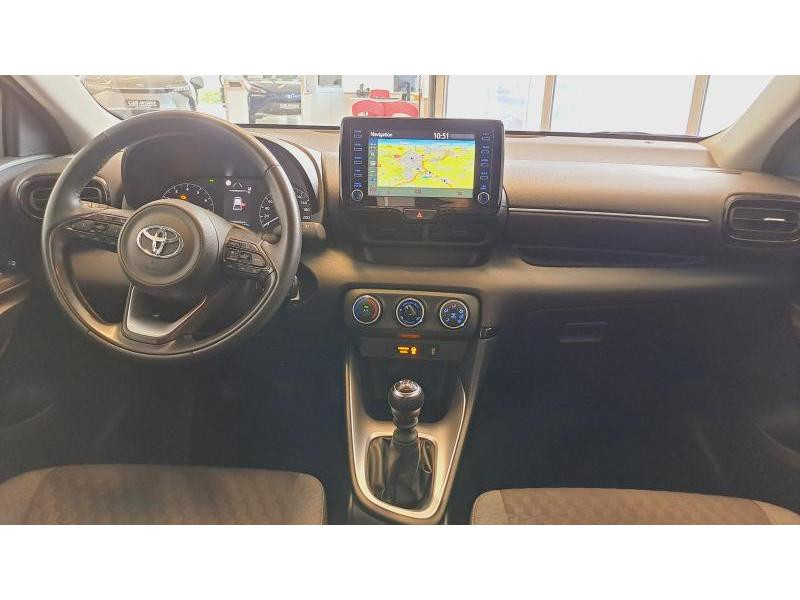 Used TOYOTA Yaris 1,5 VVT-iE 6 MT DYNAMIC 2022 WHITE € 18490 in Schifflange