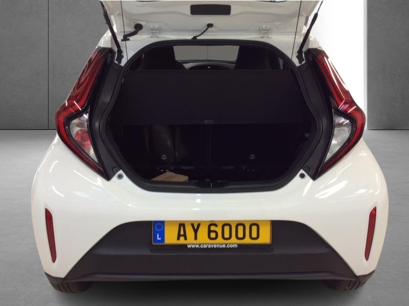 Used TOYOTA Aygo X 1.0L PLAY CVT  PACKCONF 2024 WHITE € 16990 in Bertrange