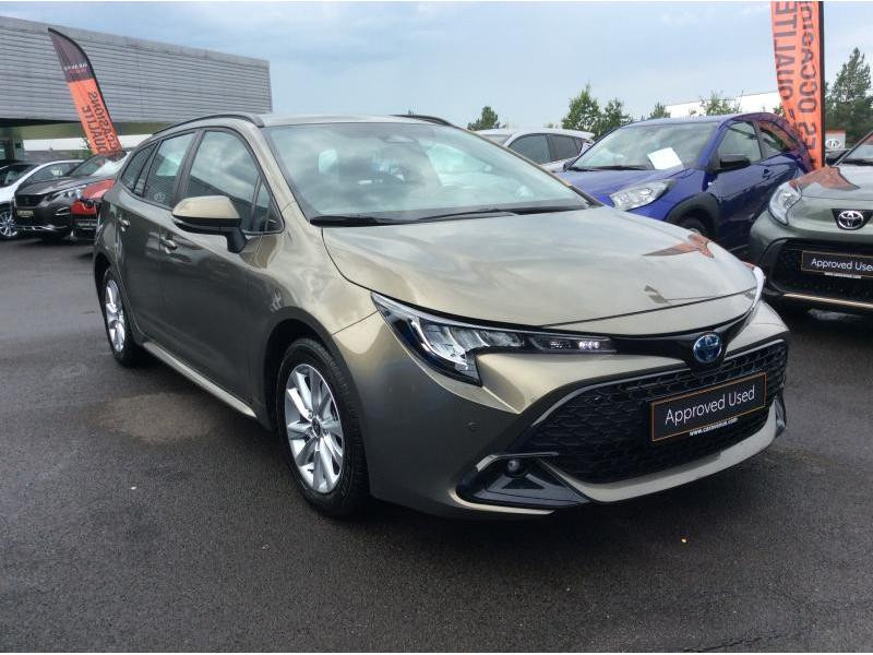 Used TOYOTA Corolla 1.8 dynamic business pack+navi 2023 BRONZE € 29490 in Bertrange