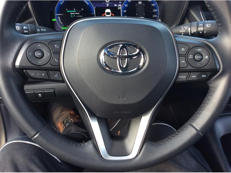 Used TOYOTA Corolla 1.8 Hybrid Dynamic BUSINESS PACK+NAVI 2023 BRONZE € 29490 in Bertrange