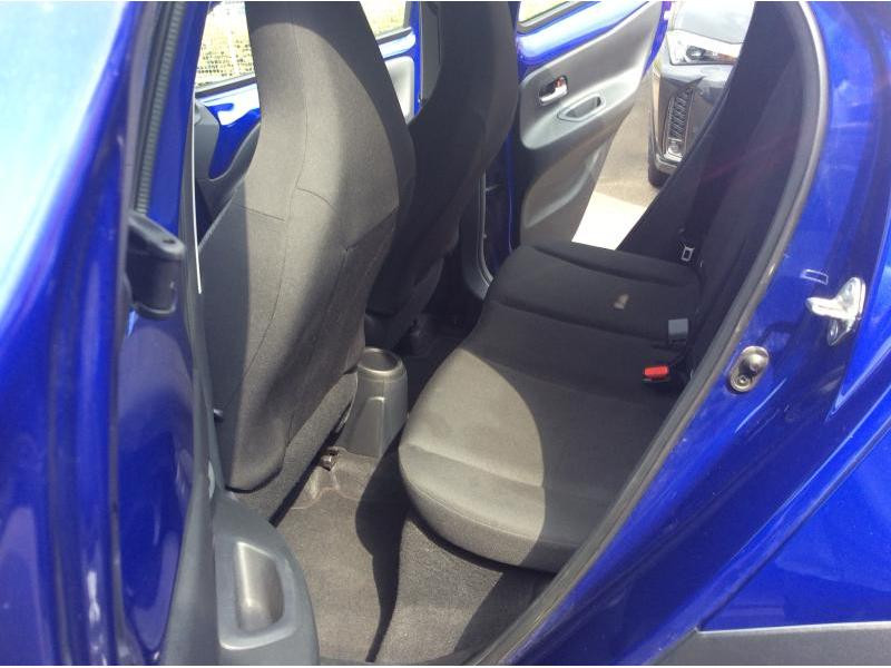 Used TOYOTA Aygo X 1.0L X play 2023 BLUE € 14900 in Bertrange