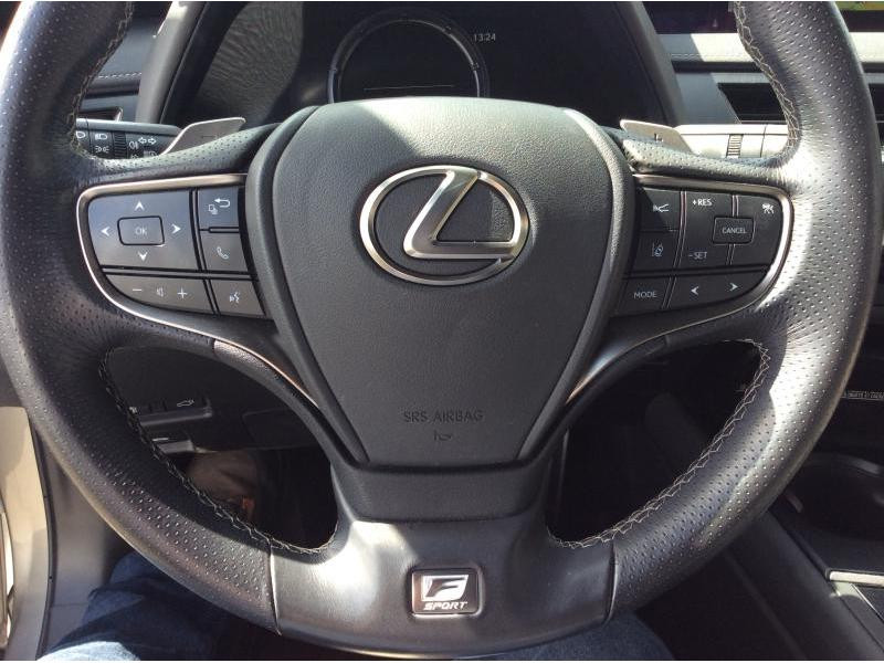 Used LEXUS UX 2.0 HYBRIDE F SPORT Line 2019 CHAMPAGNE € 27900 in Bertrange