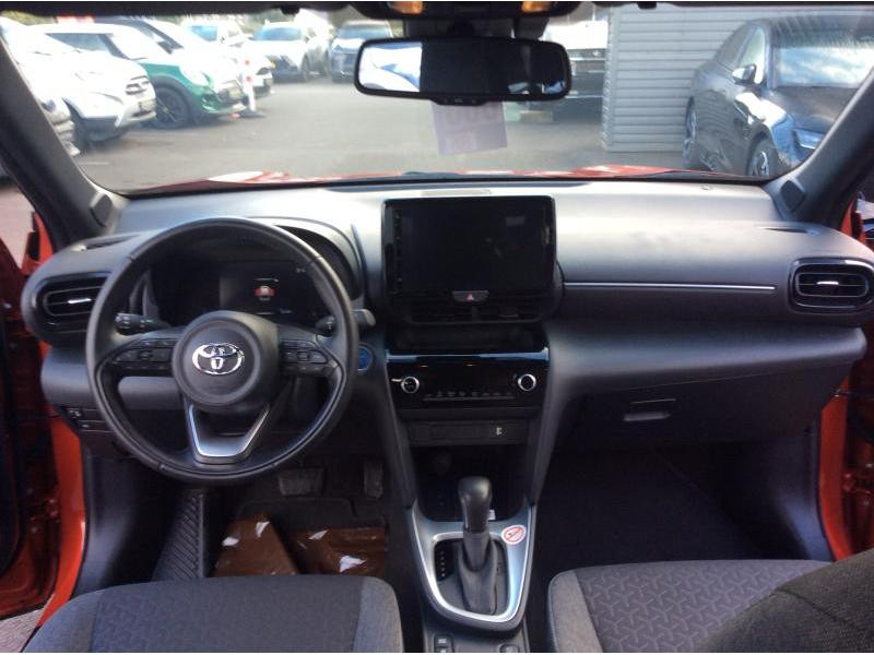 Used TOYOTA Yaris Cross 1.5 TNGA HEV Dynamic Plus 2023 RED € 28490 in Bertrange