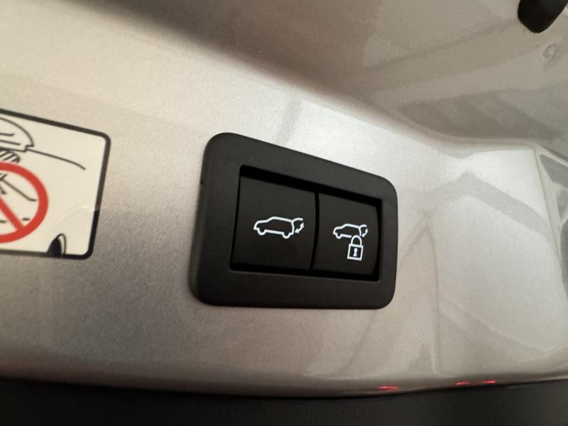 Used TOYOTA C-HR 1,8 Hybrid 140 cv Premium  GREY € 40999 in Schifflange