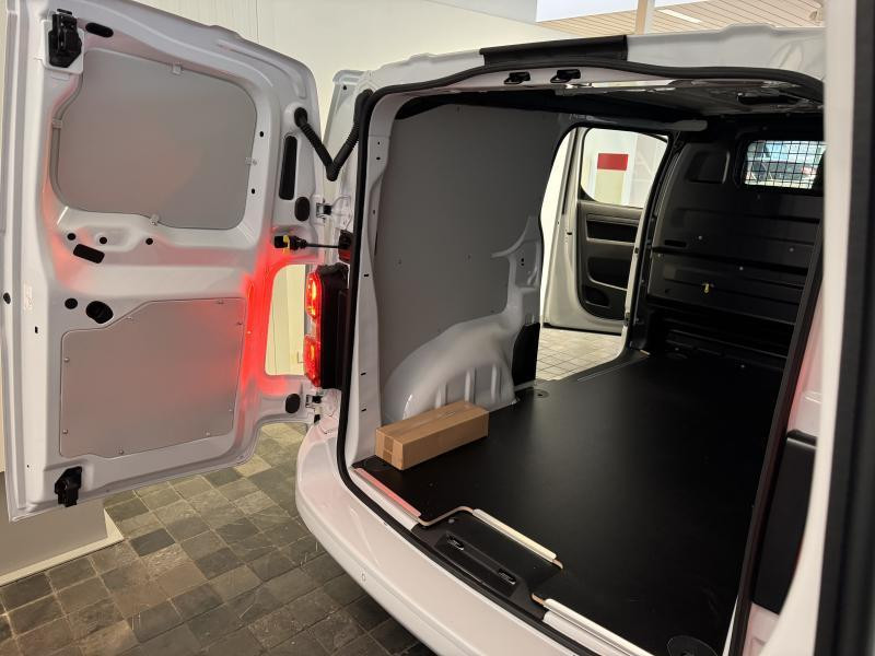 Used TOYOTA PROACE 2.0 HDI 177cv Medium - CONFORT 2025 WHITE € 36490 in Schifflange