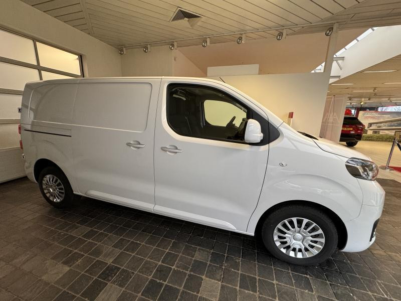 Used TOYOTA PROACE 2.0 HDI 177cv Medium - CONFORT 2025 WHITE € 36490 in Schifflange