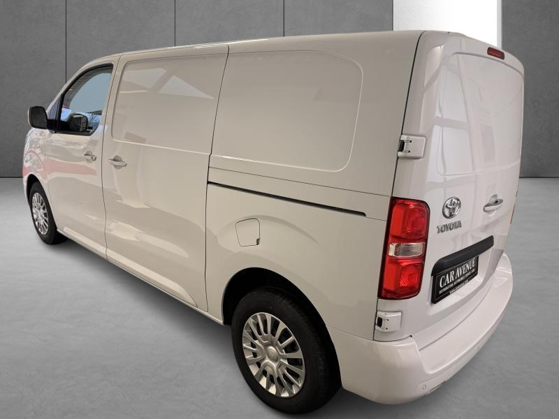 Used TOYOTA PROACE 2.0 HDI 177cv Medium - CONFORT 2025 WHITE € 36490 in Schifflange