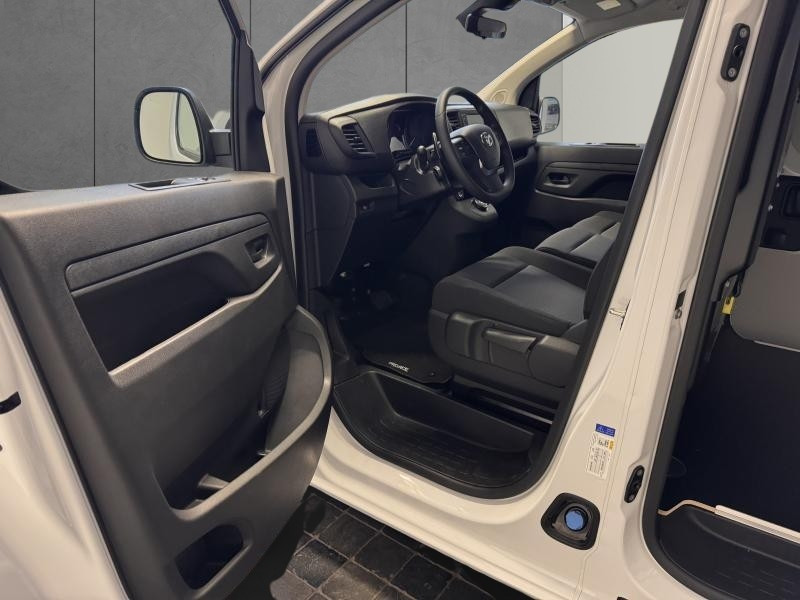 Used TOYOTA PROACE 2.0 HDI 177cv Medium - CONFORT 2025 WHITE € 36490 in Schifflange