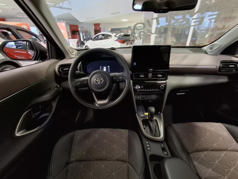Used TOYOTA Yaris Cross 1.5 Hybrid 130cv ELEGANT  RED € 38499 in Schifflange