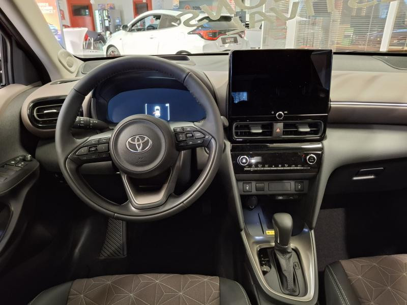 Used TOYOTA Yaris Cross 1.5 Hybrid 130cv ELEGANT  RED € 38499 in Schifflange