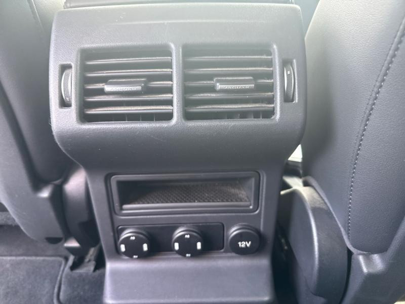 Used JAGUAR F-Pace Portfolio 2017 BLUE € 23490 in Schifflange