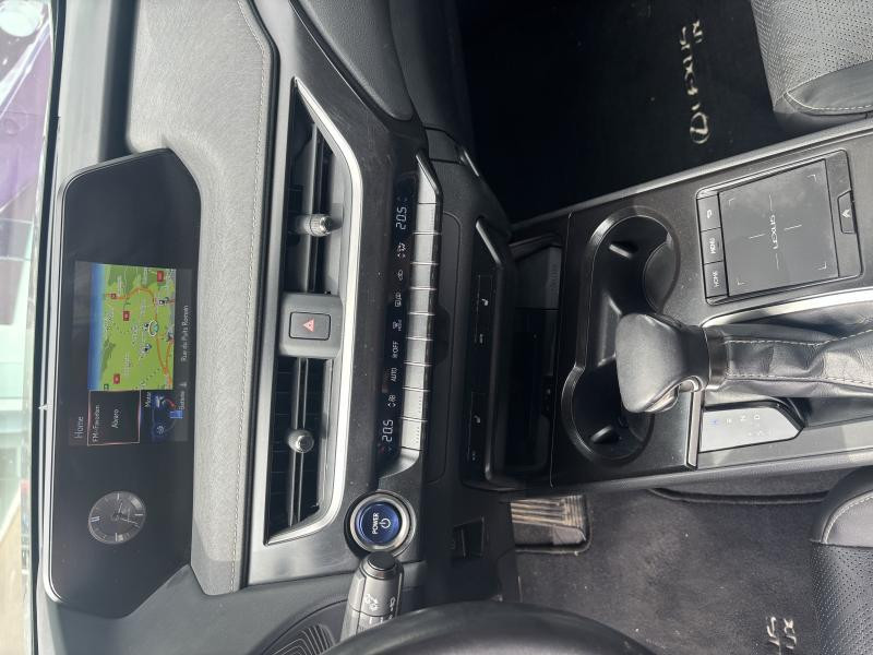 Occasion LEXUS UX Executive Line 2021 GREEN 26990 € à Bertrange