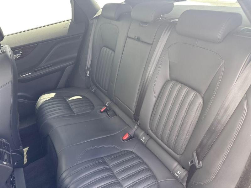 Used JAGUAR F-Pace Portfolio 2017 BLUE € 23490 in Schifflange