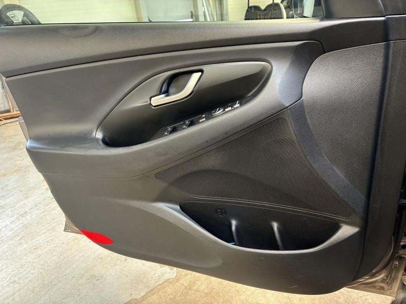 Occasion HYUNDAI i30 1.6 MHYRIDE . 2021 BEIGE 15990 € à Schifflange