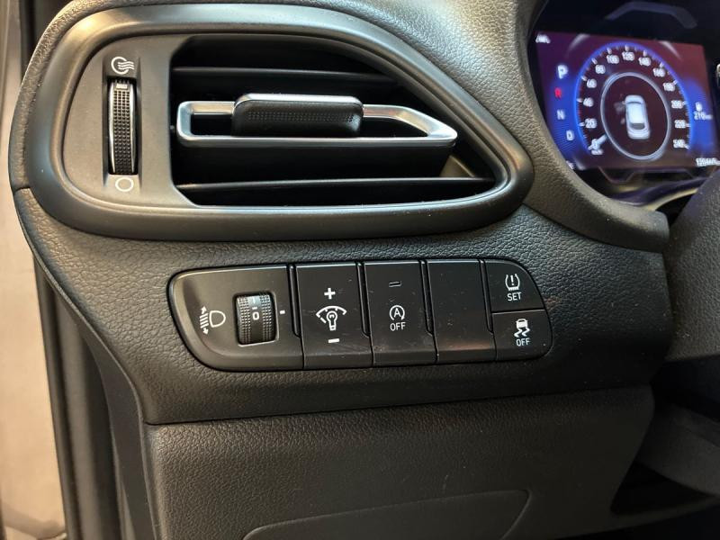 Occasion HYUNDAI i30 1.6 MHYRIDE . 2021 BEIGE 15990 € à Schifflange