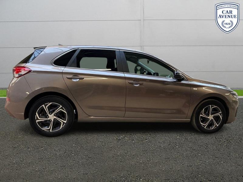 Occasion HYUNDAI i30 1.6 MHYRIDE . 2021 BEIGE 15990 € à Schifflange