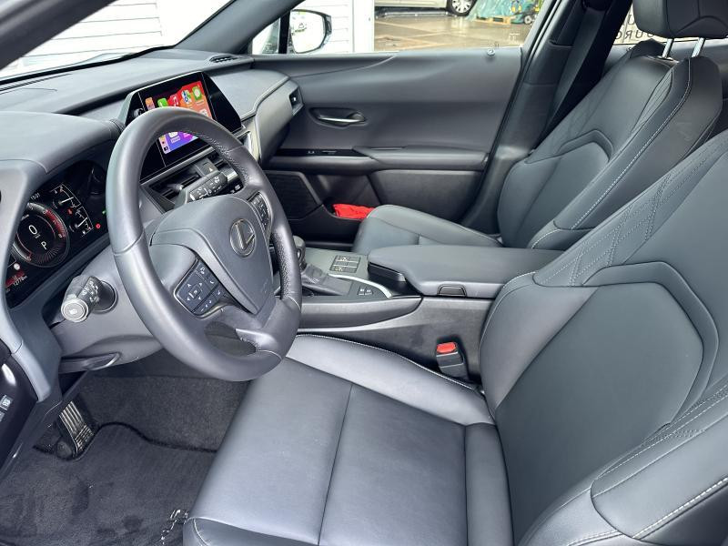 Occasion LEXUS UX 2.0L HEV F SPORT Design 2023 WHITE 37290 € à Bertrange